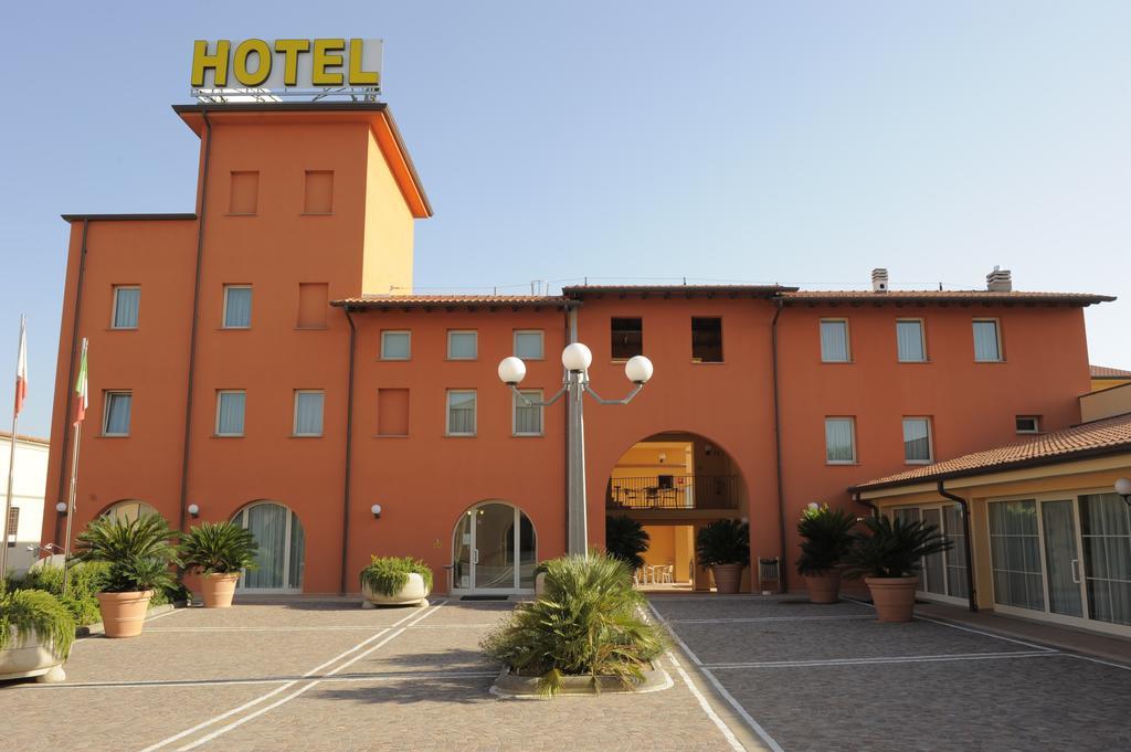Hotel Plazza Porcari Exterior foto