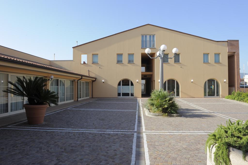 Hotel Plazza Porcari Exterior foto