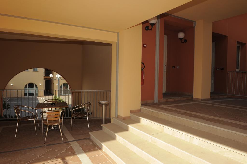 Hotel Plazza Porcari Exterior foto