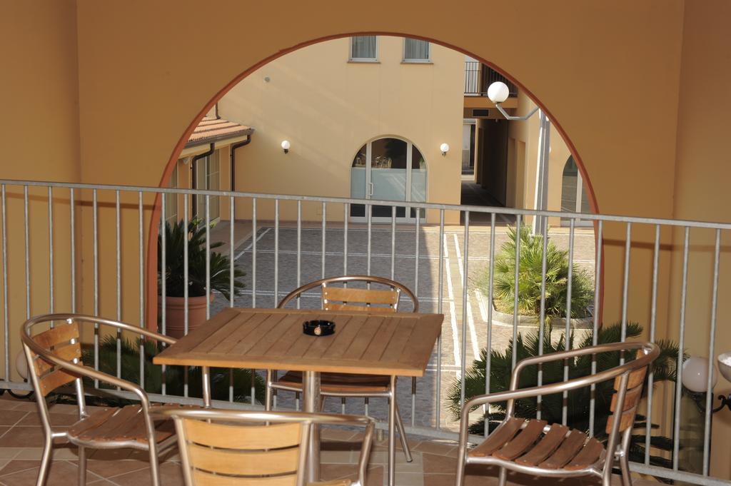 Hotel Plazza Porcari Exterior foto